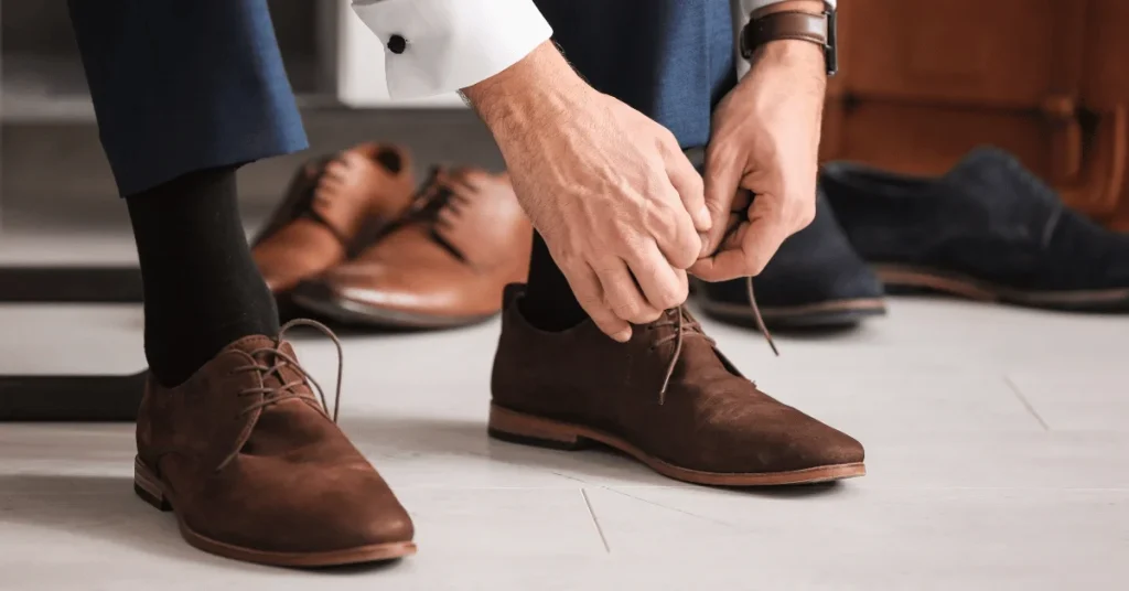 Minimalist shoes for men: the perfect blend of form and function.