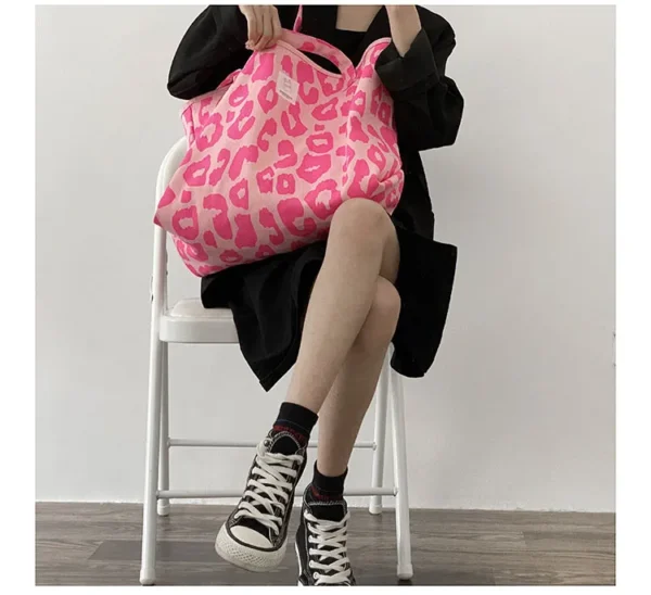 A pop of color and a step towards sustainability: pink reusable bag.