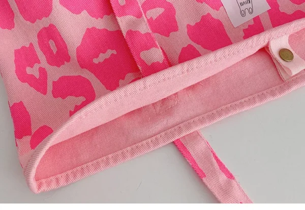 Chic and eco-conscious: our pink reusable bag.