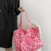 The pink reusable bag: a must-have for eco-savvy shoppers."