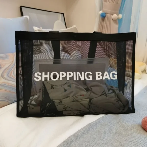 The nylon shopping bag: a blend of functionality and fashion.