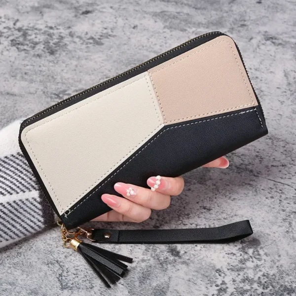 Our minimalist wallet for women: perfectly sized for your lifestyle.